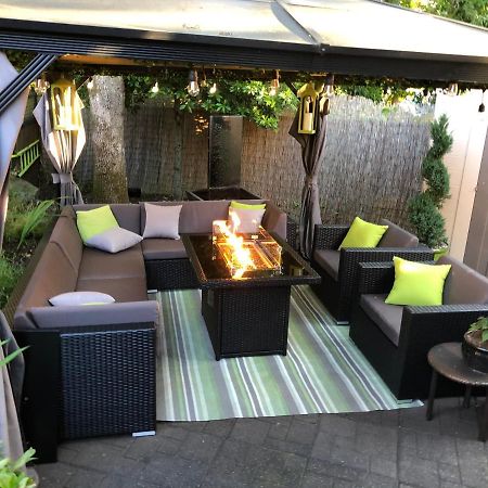 Cozy And Modern 3 Bedroom In Central Location! Victoria Buitenkant foto