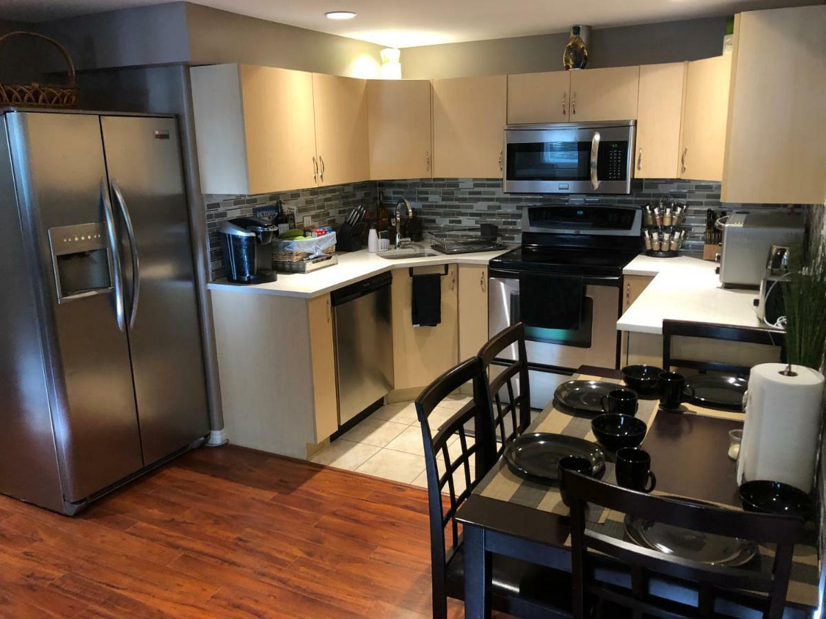 Cozy And Modern 3 Bedroom In Central Location! Victoria Buitenkant foto