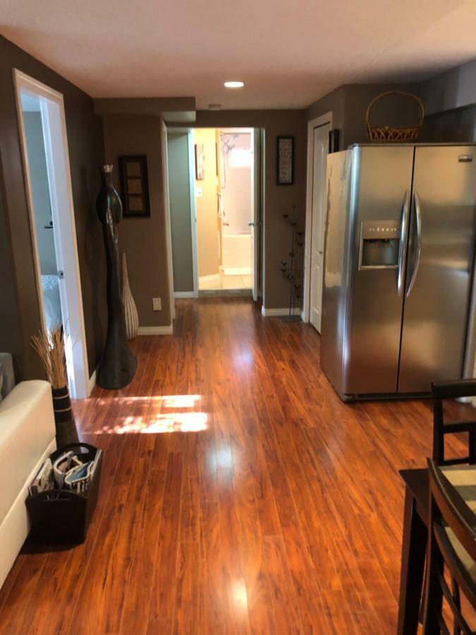 Cozy And Modern 3 Bedroom In Central Location! Victoria Buitenkant foto