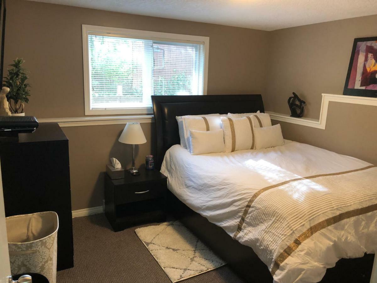 Cozy And Modern 3 Bedroom In Central Location! Victoria Buitenkant foto