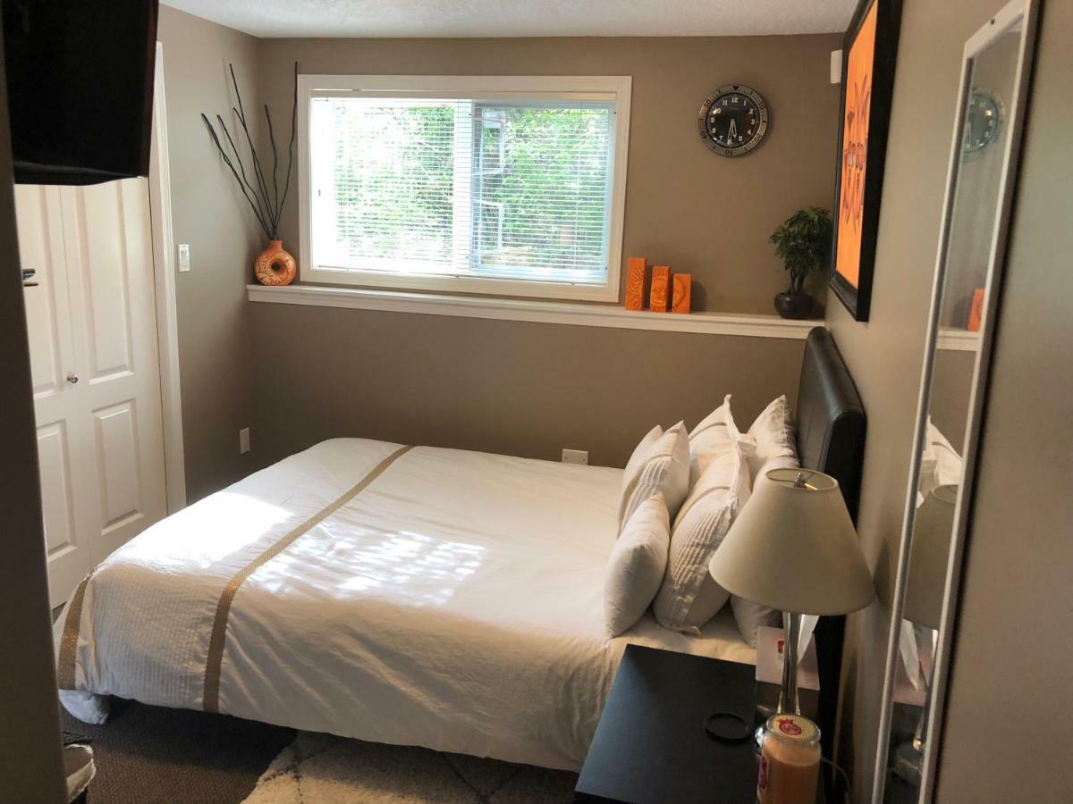 Cozy And Modern 3 Bedroom In Central Location! Victoria Buitenkant foto
